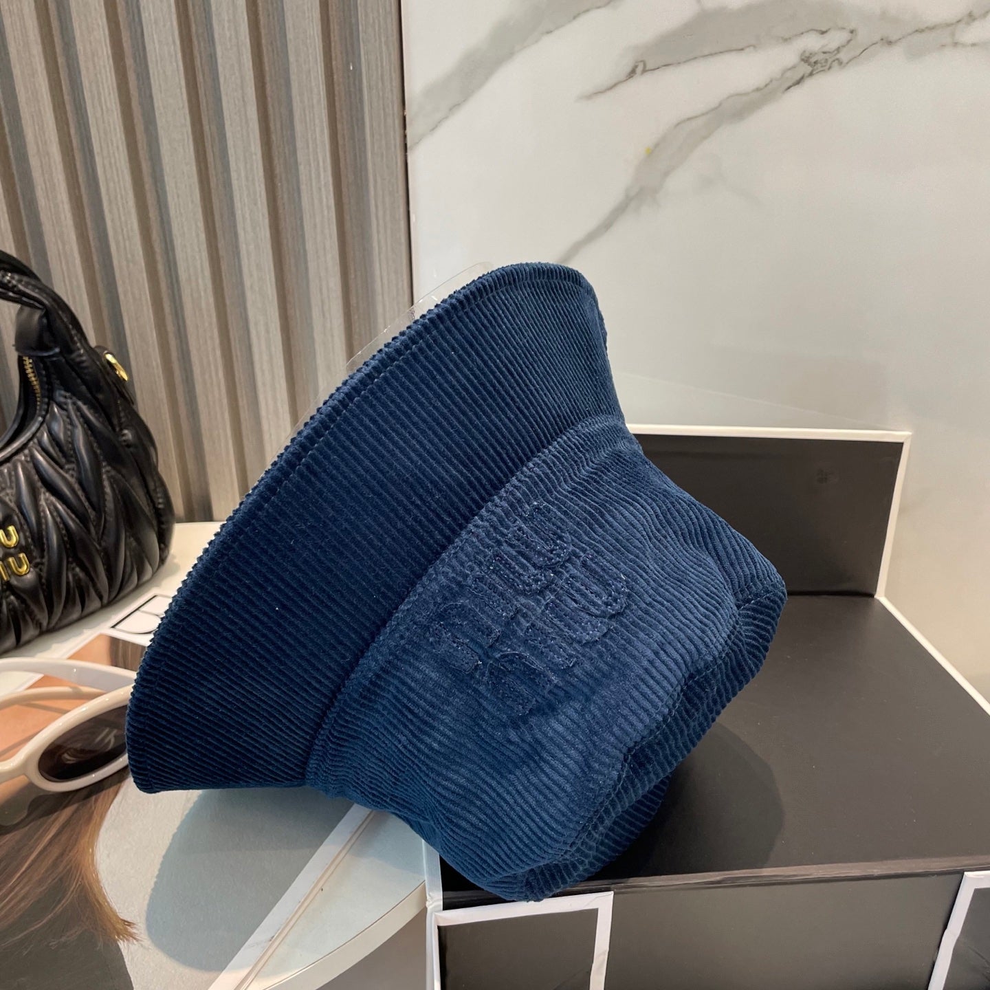 MM BUCKET IN NAVY BLUE VELVET WITH LOGO