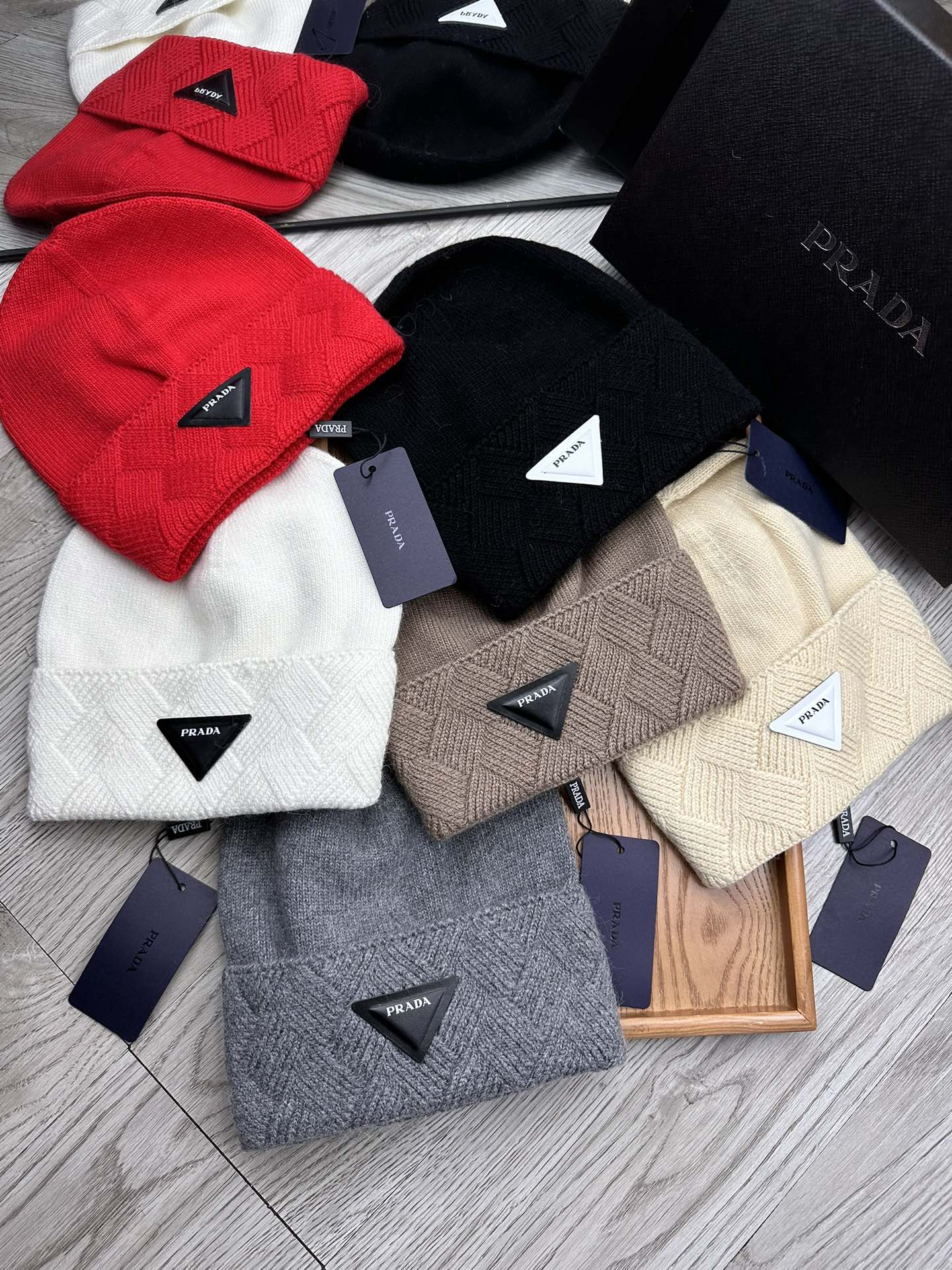 PRADA BEANIE HAT IN BLACK WOOL AND RABBIT FUR 342038