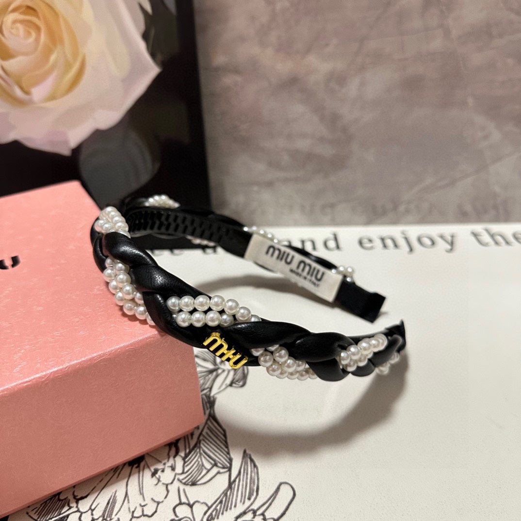 HEADBAND IN BLACK CALFSKIN MIX PEARL CHAIN 347680