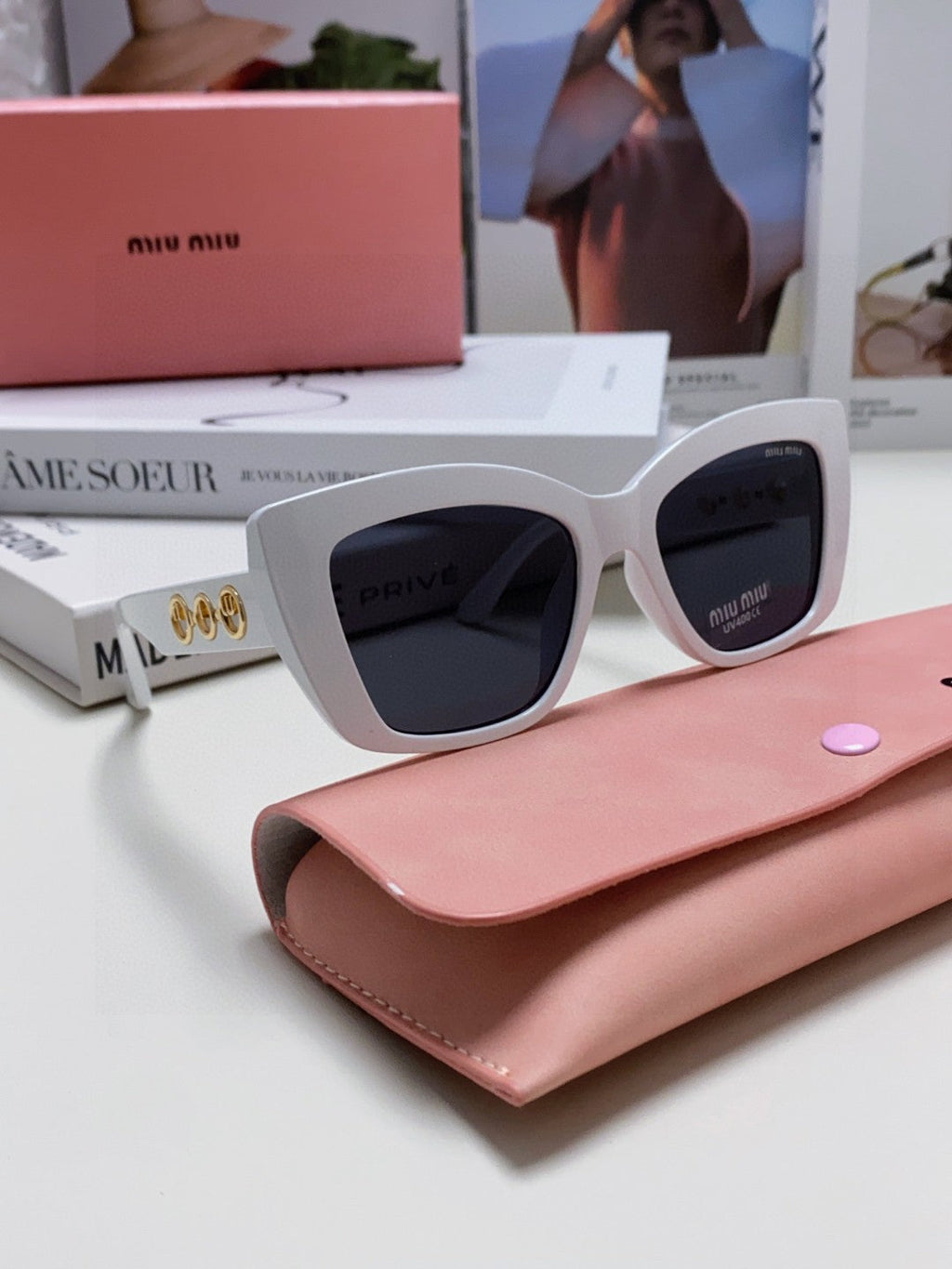 LOGO CAT EYE SUNGLASSES 513004 IN WHITE ACETATE