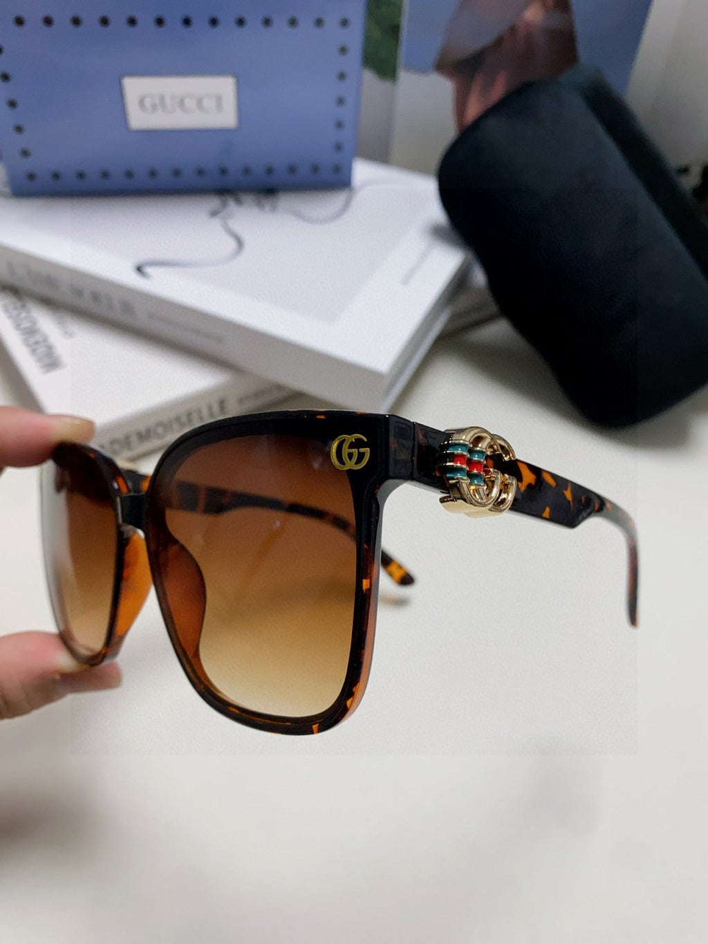 EMBOSSED LOGO BUTTERFLY FRAME SUNGLASSES 576876 IN ACETATE