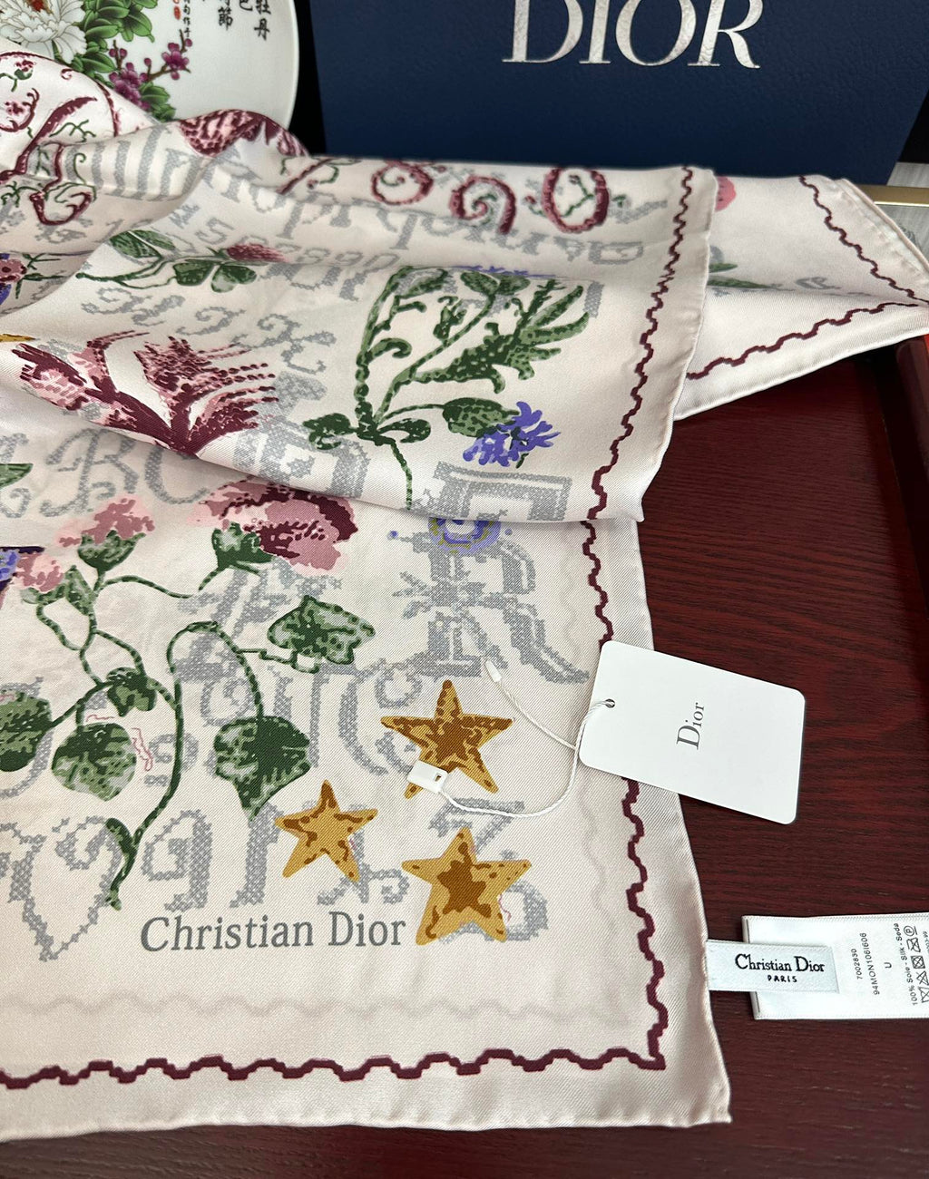DIOR SQUARE SCARF 90 CM IN WHITE SILK MOTIF 735744