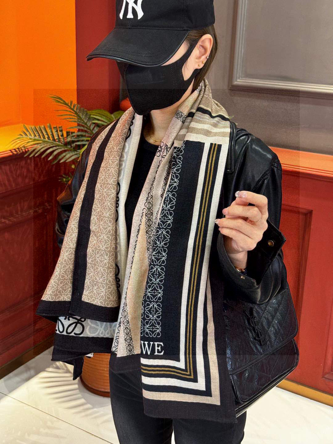 LOEWE 25S SCARF 140 IN CASHMERE SILK 738549