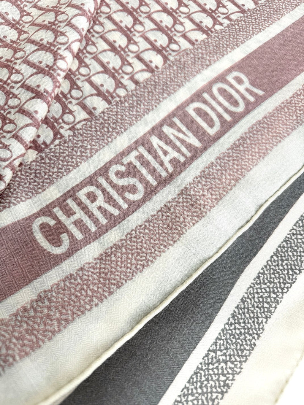 DIOR SCARF 140 CM IN CASHMERE-SILK BLEND 699256